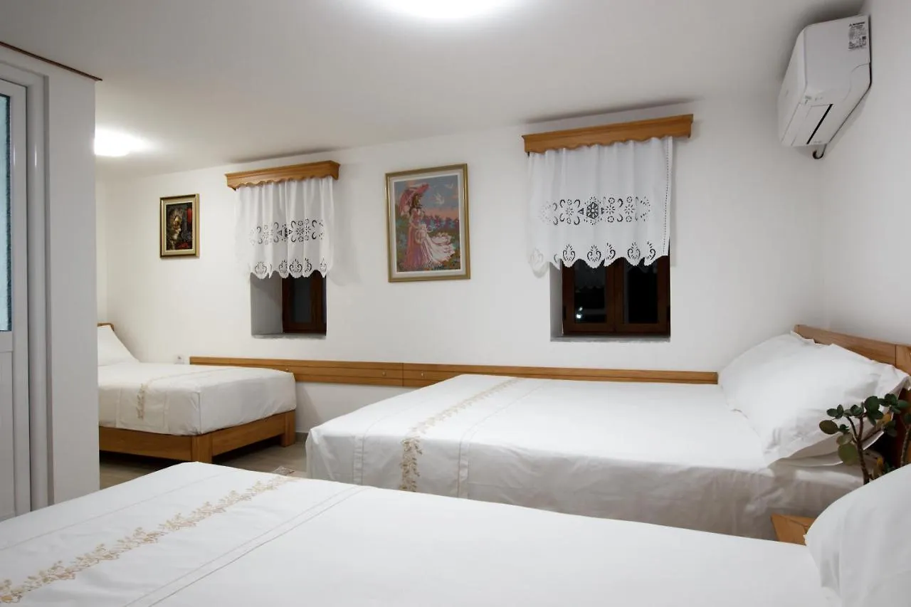 Guesthouse Cani Gjirokaster 0*,  Albania